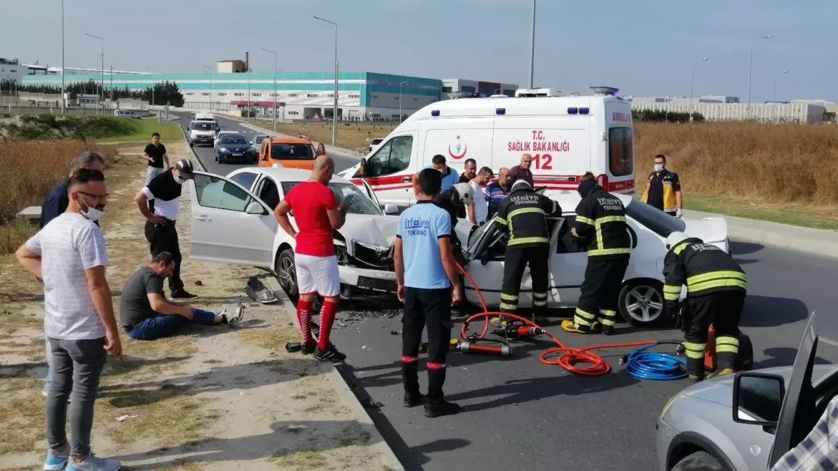 Tekirdağ\'da iki otomobilin çarpışması sonucu 1 kişi öldü, 2 kişi yaralandı