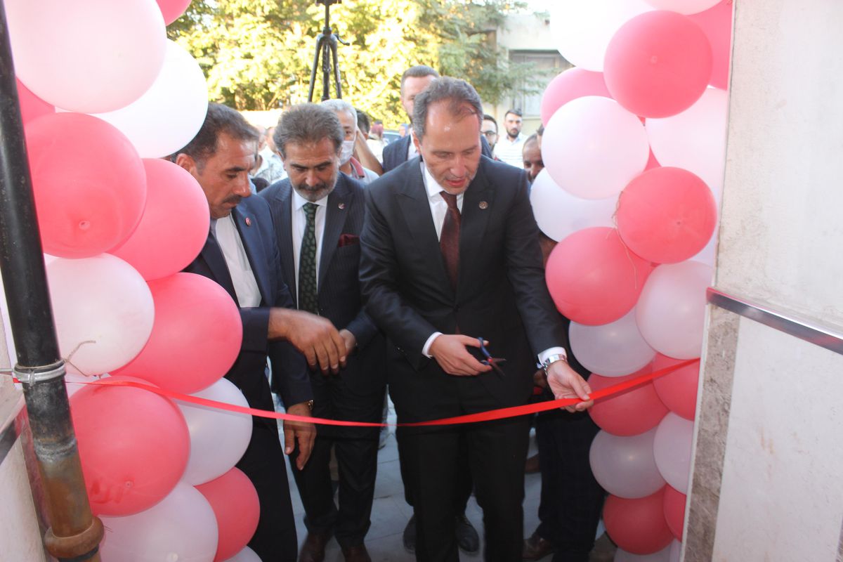 Yeniden Refah Partisi Genel Başkanı Fatih Erbakan, Konya\'da parti binasının açılışına katıldı