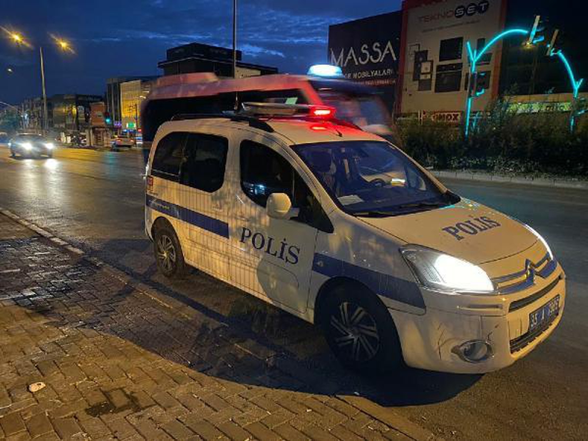 Son dakika haberleri! Yolun karşısına geçerken otomobilin çarptığı yaya öldü, kaçan sürücü yakalandı