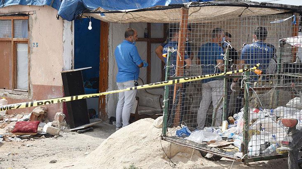 Çöplerden geri dönüşüm maddesi toplayarak geçimini sağlayan adam, 5 bıçak darbesiyle öldürülmüş olarak bulundu