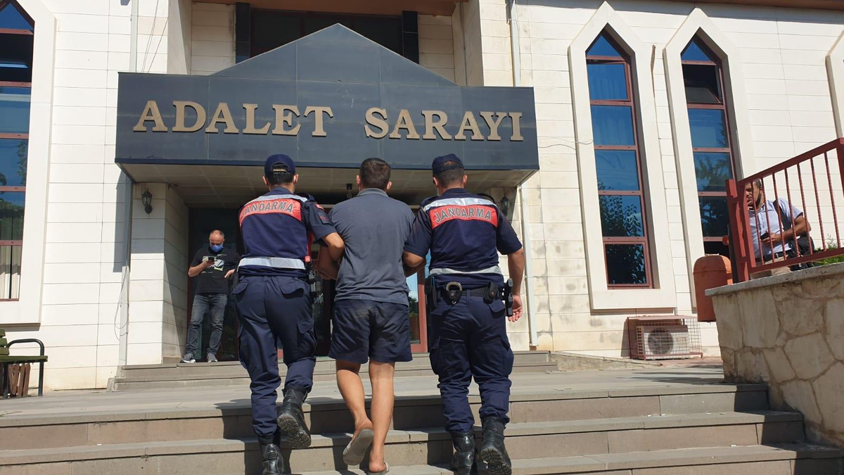 Antalya\'da kamu kurumundan hırsızlık yaptığı iddia edilen şüpheli yakalandı