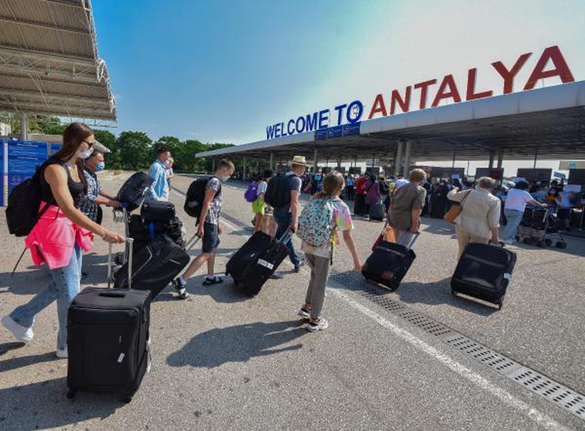 Antalya\'ya gelen turist sayısı 6 milyonu geçti