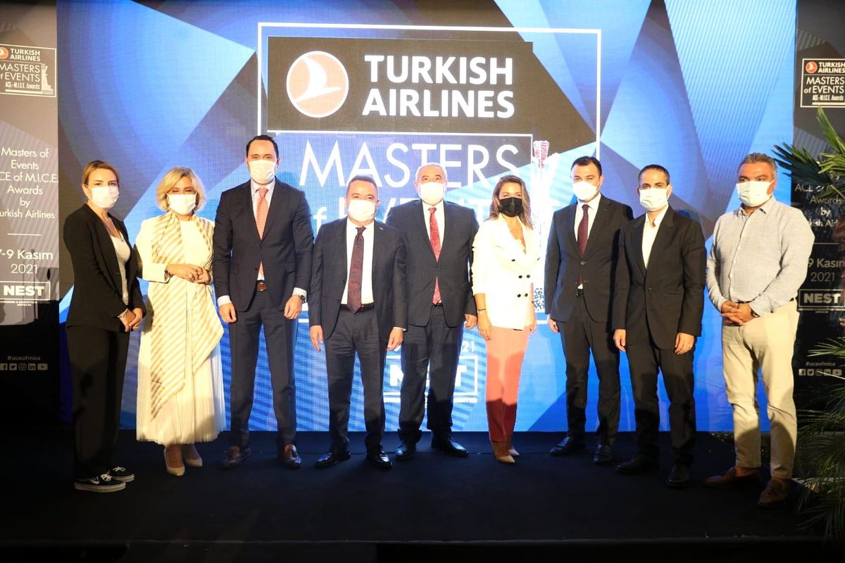 Başkan Böcek: "Turizmcilerimizin emrindeyiz"