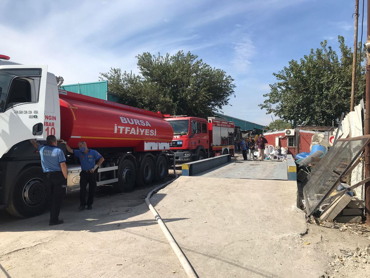 Son dakika haber | Bursa\'da hurdalıkta çıkan yangın kısa sürede söndürüldü