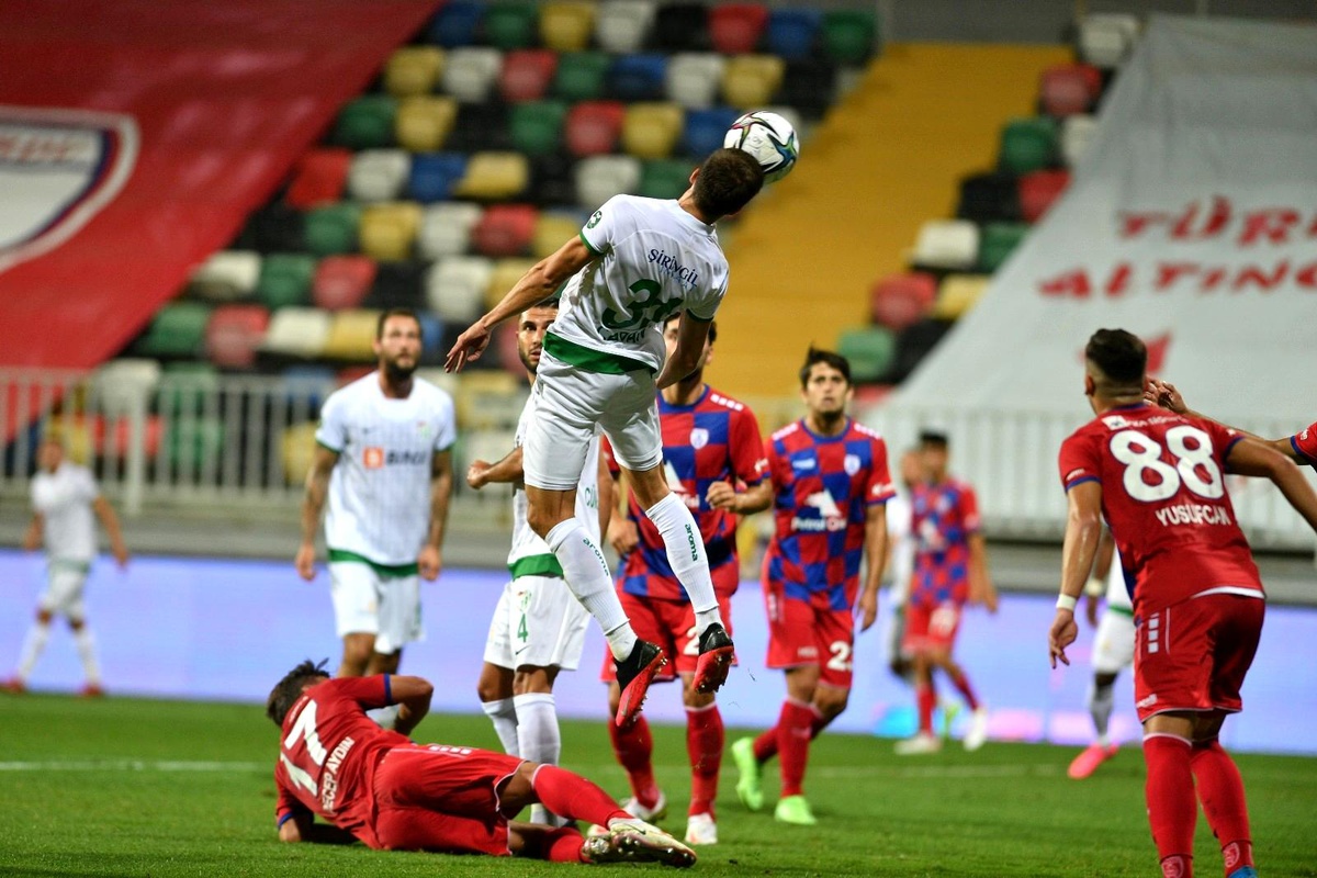 Bursaspor bu sezon her maçta kalesinde gol gördü
