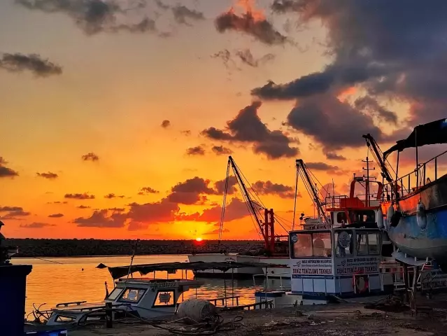 Gün batımı manzarası görenleri hayran bıraktı Gün batımı manzarası görenleri hayran bıraktı