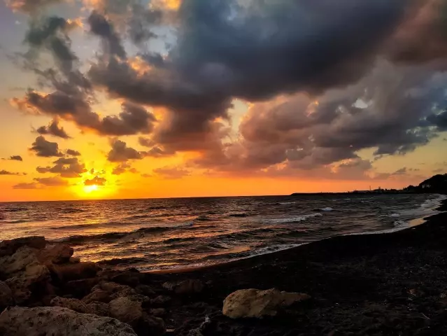 Gün batımı manzarası görenleri hayran bıraktı Gün batımı manzarası görenleri hayran bıraktı