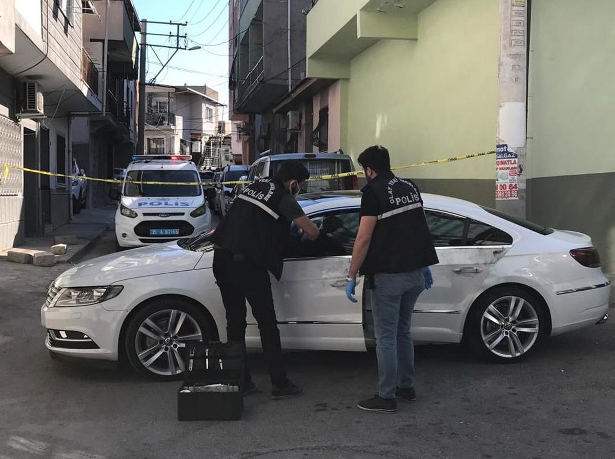 Son dakika haber! İzmir\'deki silahlı kavgada bir kişiyi öldürdüğü öne sürülen şüpheli tutuklandı