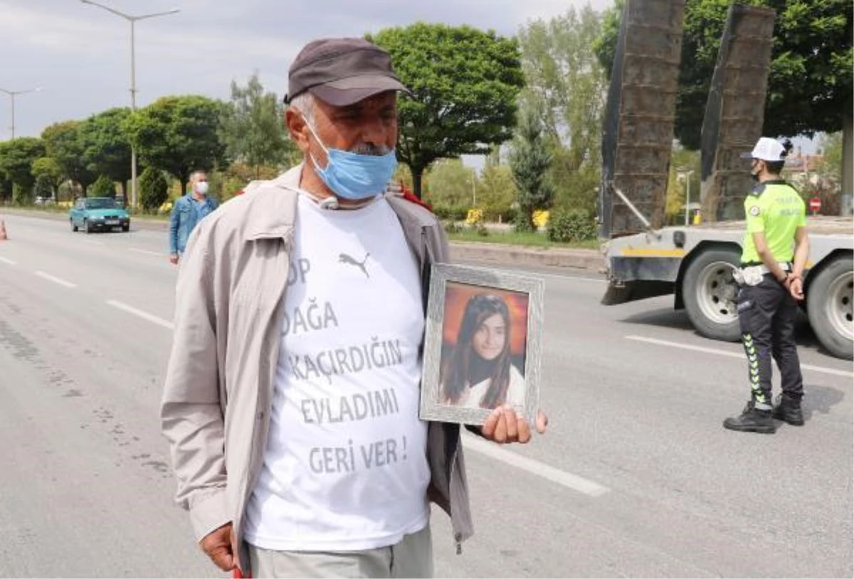 AFYONKARAHİSAR - Kızı PKK tarafından kaçırılan baba, İzmir\'den Ankara\'ya yaptığı umut yürüyüşünde Afyonkarahisar\'a ulaştı