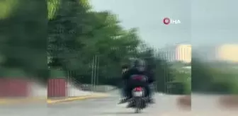 Kucaklarına ve sepete doldurdukları çocuklarla tehlikeli yolculuk kamerada