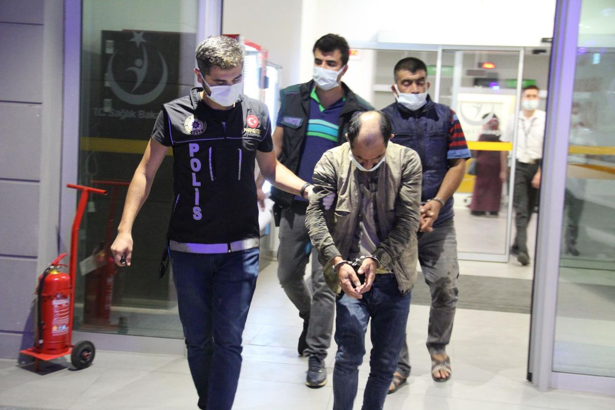 Manisa\'da uyuşturucu operasyonunda 2 yabancı uyruklu zanlı tutuklandı