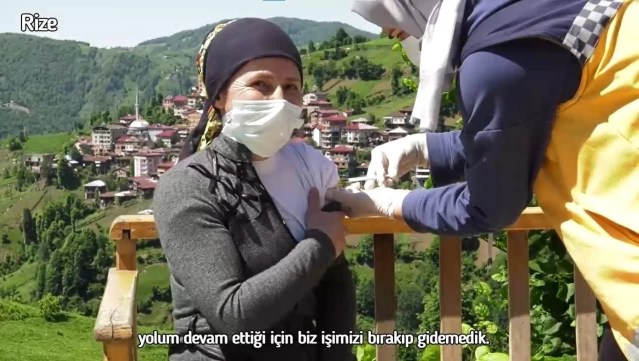 Sağlık Bakanı Koca, Rize'de çay bahçesinde aşılama işlemini paylaştı