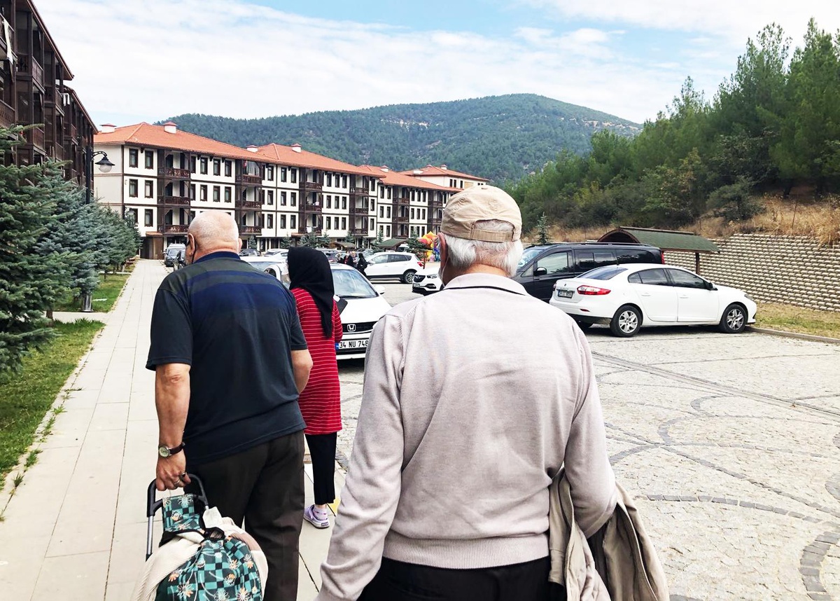 Sakarya\'da yaşlılara kaplıca tatili hizmeti sürüyor