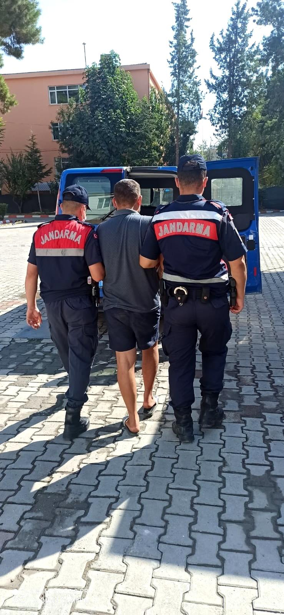 Şantiyeden 25 bin liralık malzeme çalan zanlı yakalandı