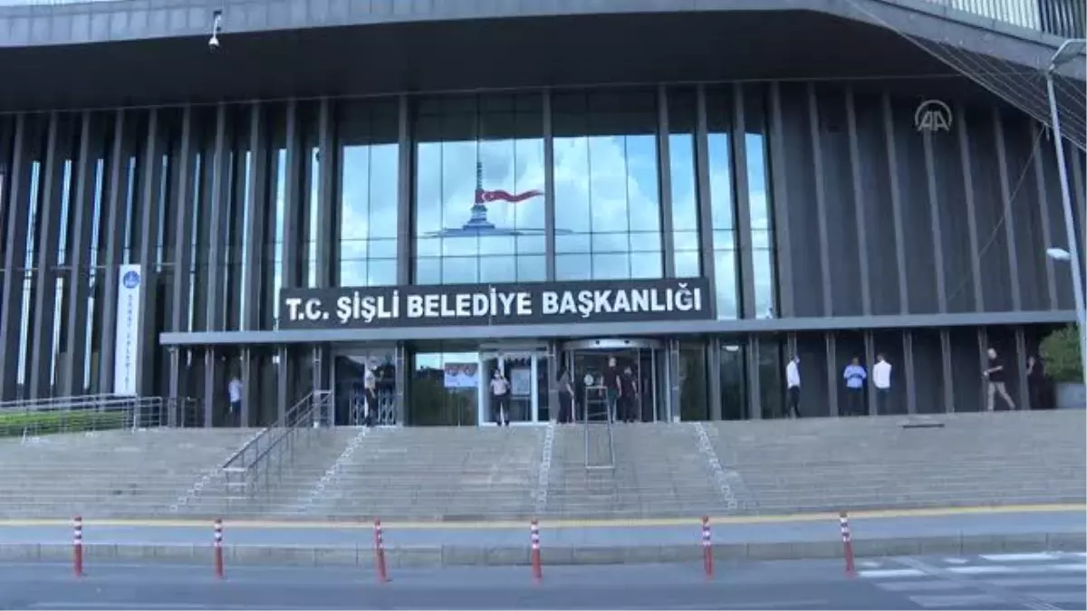 Şişli Belediyesinden haksız şekilde çıkarıldıklarını öne süren 4 işçi Ankara\'ya yürüyecek