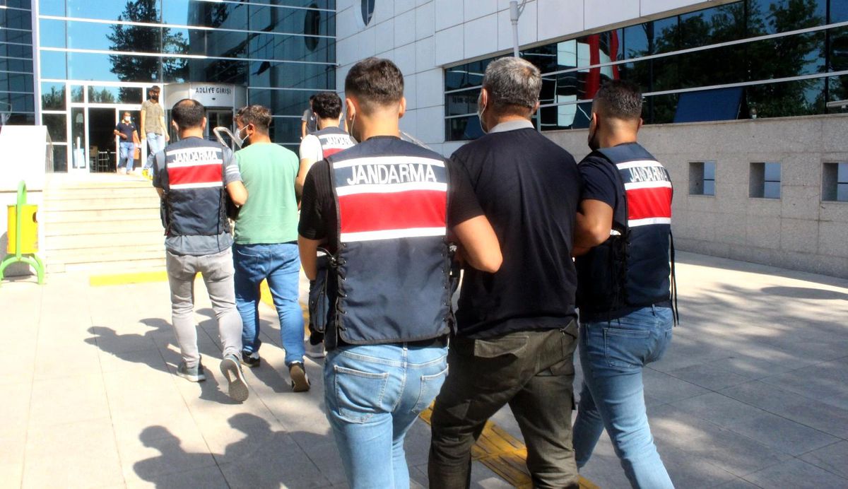 Terör örgütüne finans sağlayan 2 kişi tutuklandı