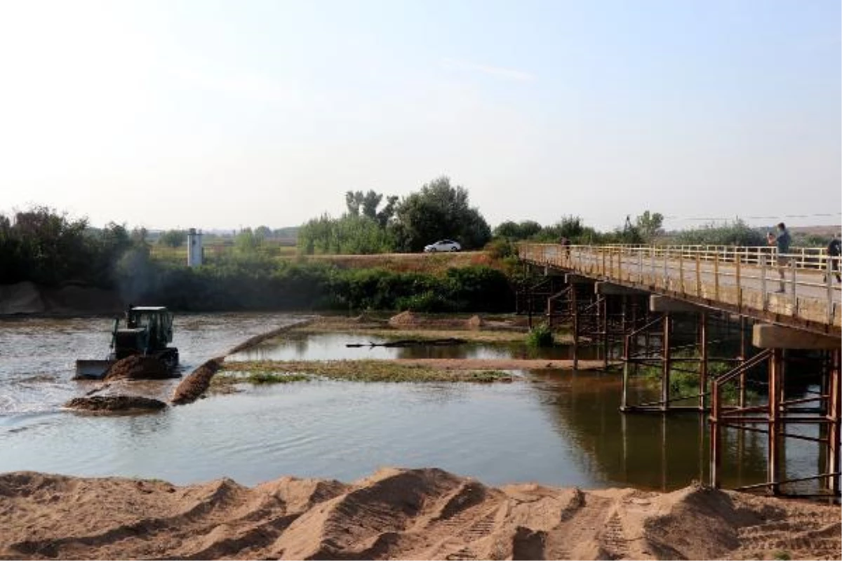 TUNCA NEHRİ\'NDE TAŞKIN RİSKİNE KARŞI YATAK GENİŞLETME ÇALIŞMASI BAŞLATILDI