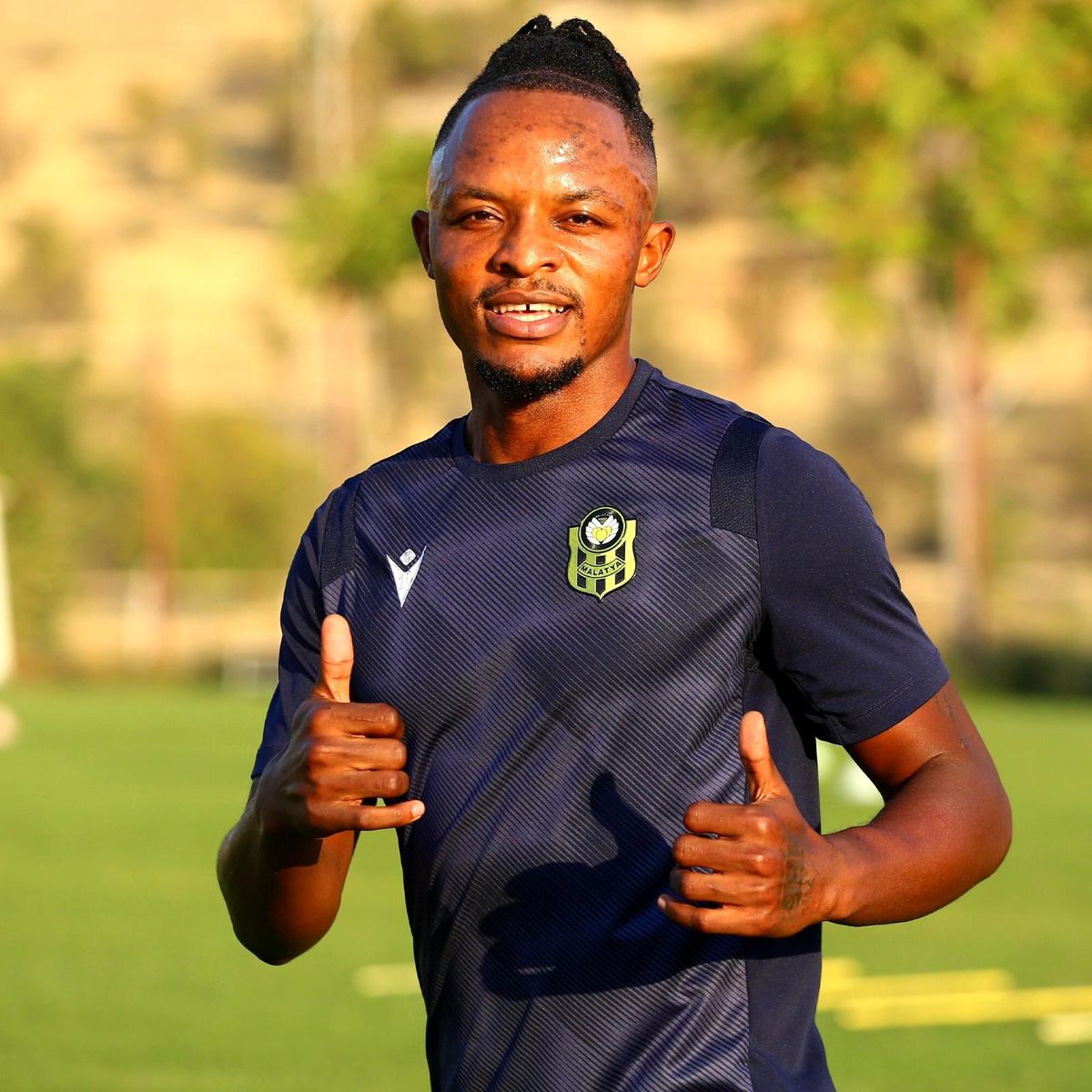 Yeni transfer Walter Bwalya ilk antrenmanına çıktı