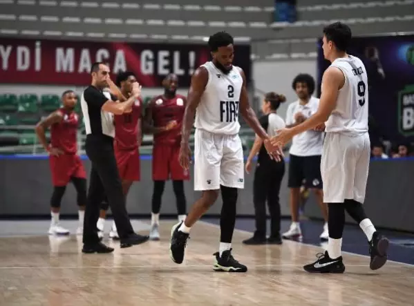 21'inci Cevat Soydaş Basketbol Turnuvası'nda ilk gün tamamlandı 21'inci Cevat Soydaş Basketbol Turnuvası'nda ilk gün tamamlandı