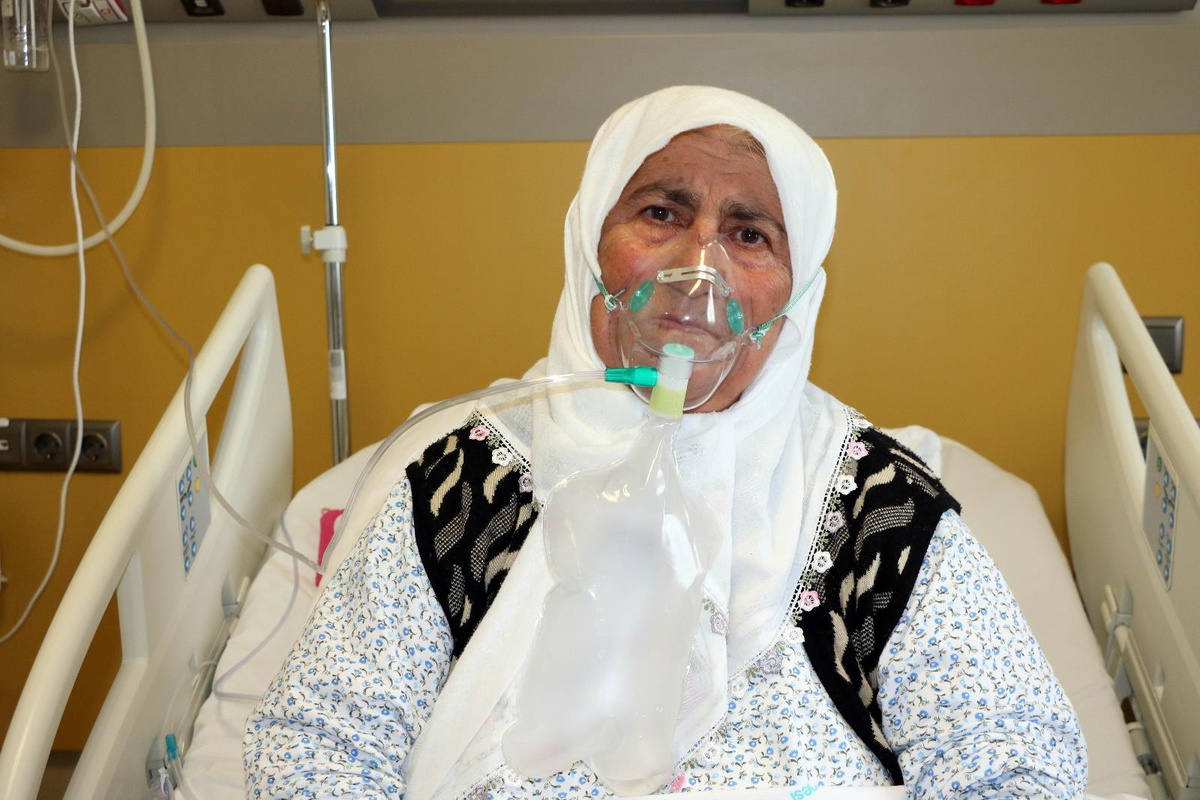 65 yaşındaki kadın aşı yaptırmamanın pişmanlığını yaşıyor