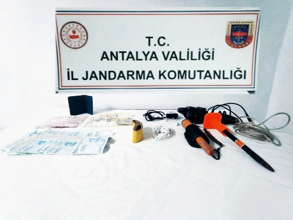 Akseki\'de kaçak kazı yapan bir şüpheli yakalandı, firari hemşire aranıyor