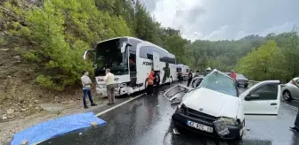 Son dakika haberleri! Antalya'da yolcu otobüsüyle otomobil çarpıştı: 2 kişi öldü, 2 çocuk yaralandı