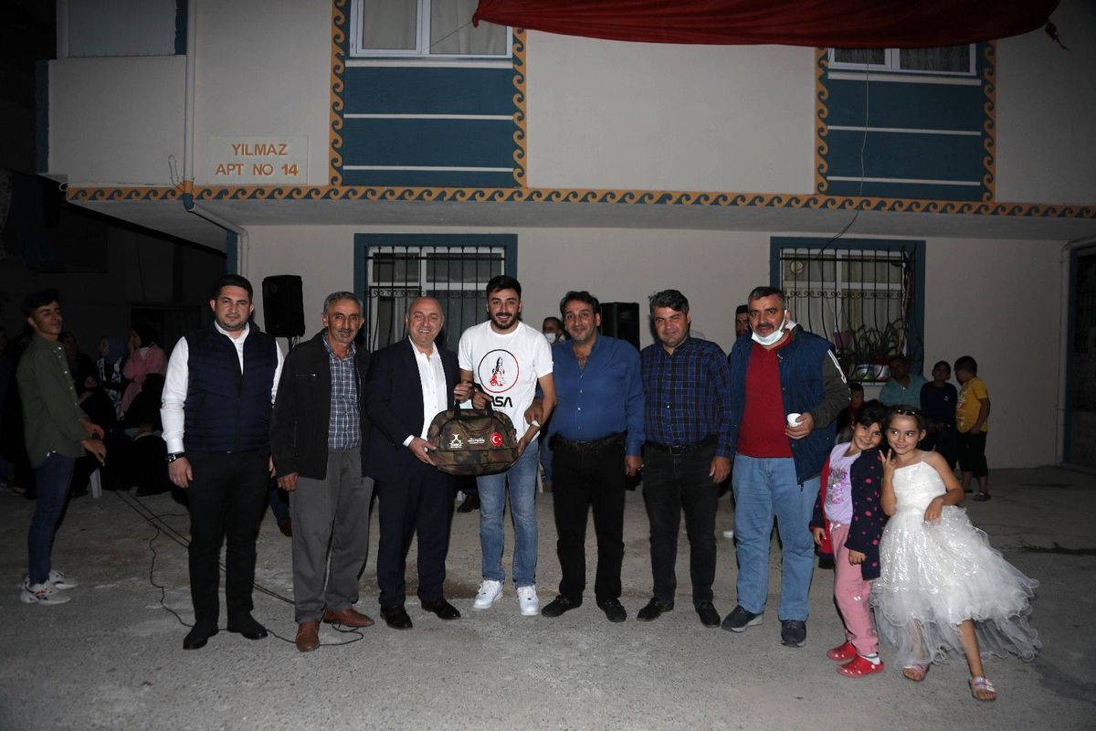 Başkan Bıyık, Mehmetçikleri askere uğurladı