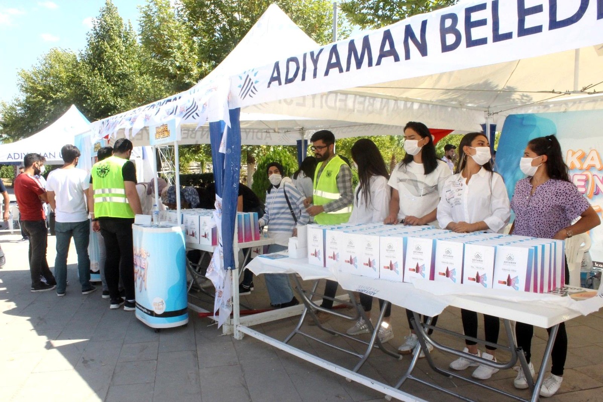 Başkan Kılınç\'tan üniversite öğrencilerine hediye