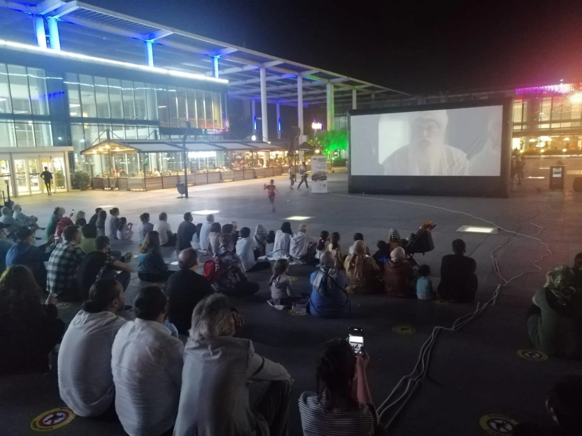 Bursa\'da kısa film festivalinin yazlık sinema gösterimleri yapıldı