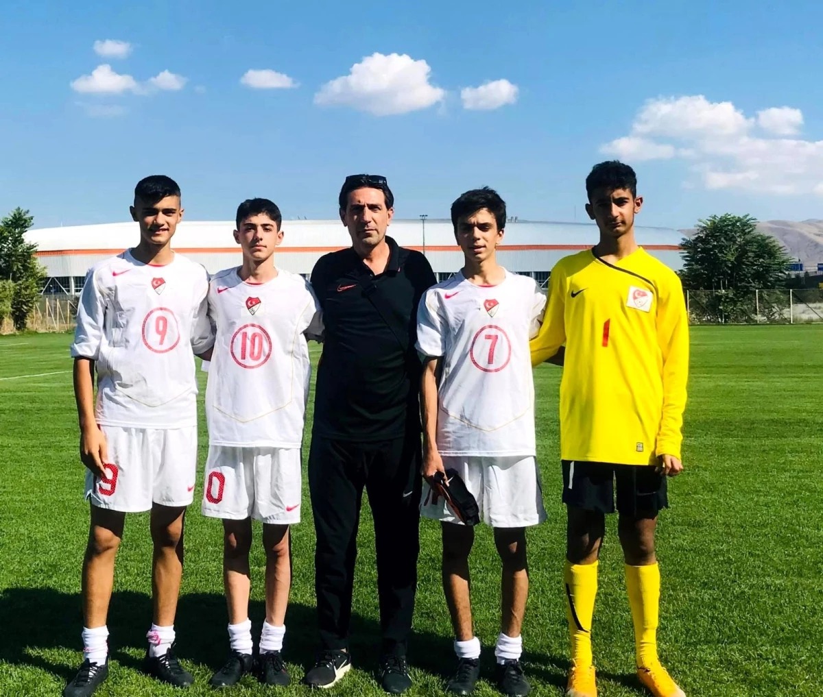 Elazığ\'dan 6 futbolcu 15 yaş altı milli takım bölge seçmelerine katıldı