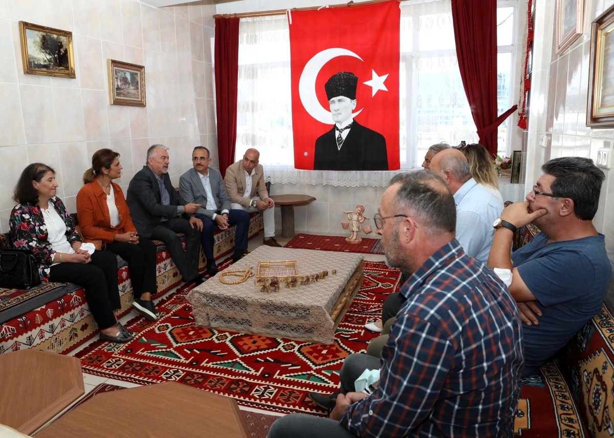 AK Parti\'li Sürekli, 3. Sanayi Sitesi esnafını ziyaret etti