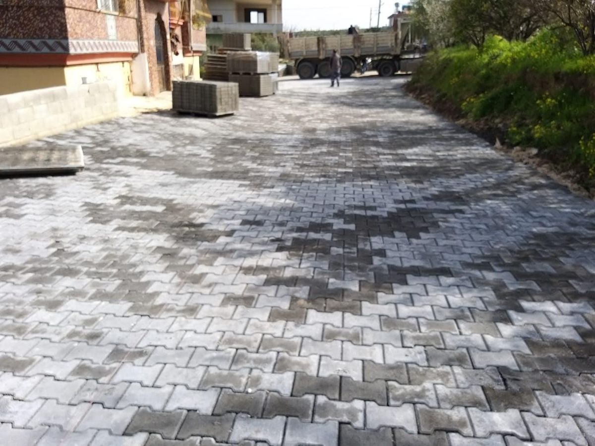 HBB 8 ayda 456 bin metrekare parke yol döşedi