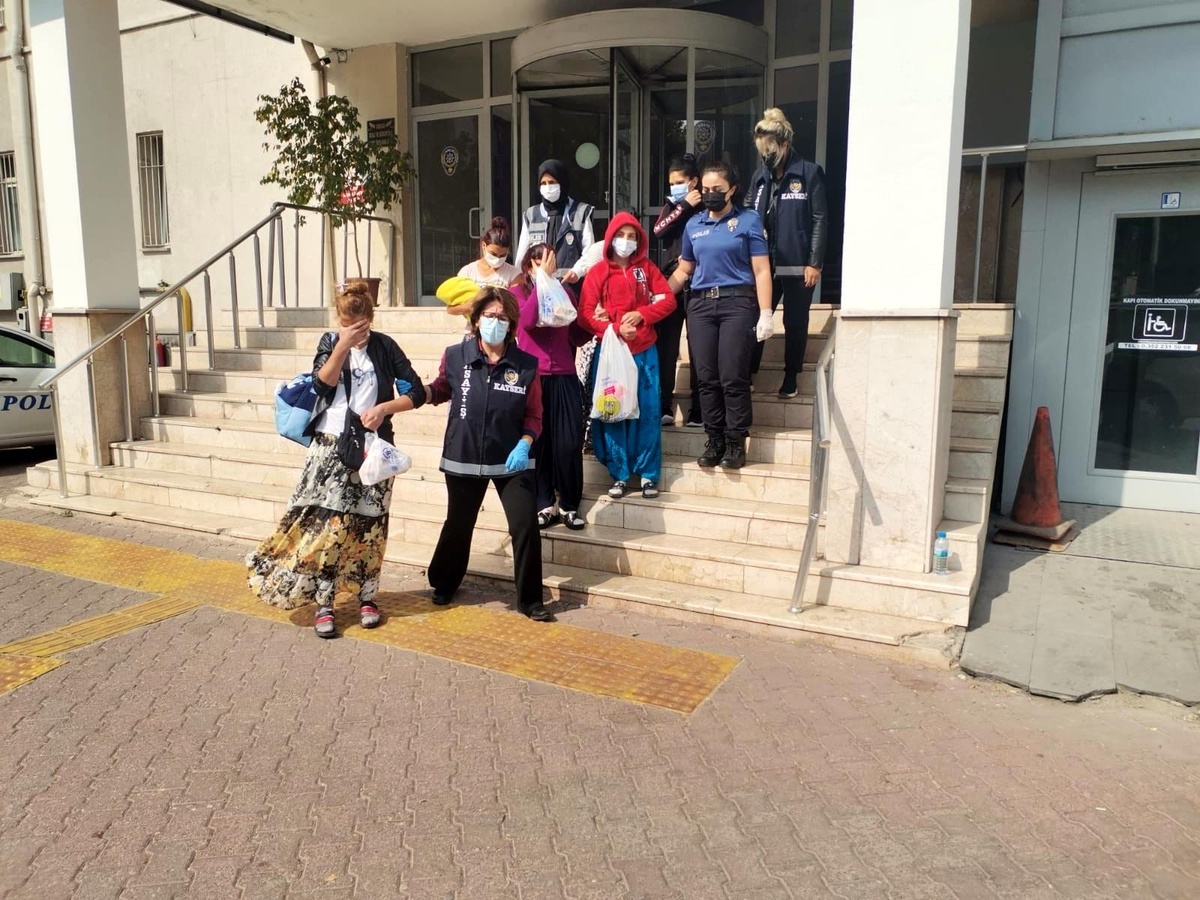 Son dakika haberleri... Kayseri\'de 31 adrese yapılan eş zamanlı operasyonda aranan 18 şahıs yakalandı