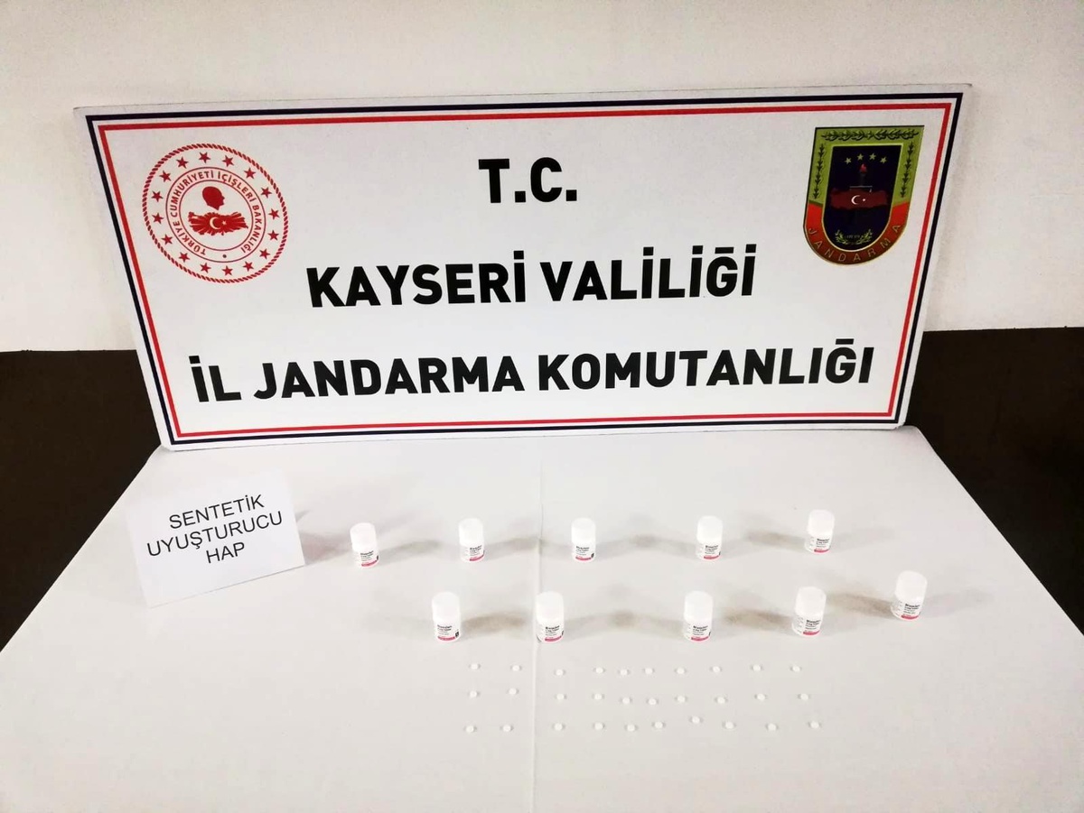 Kayseri\'de uyuşturucu operasyonu: yeşil reçeteye tabi uyuşturucu hap ele geçirildi