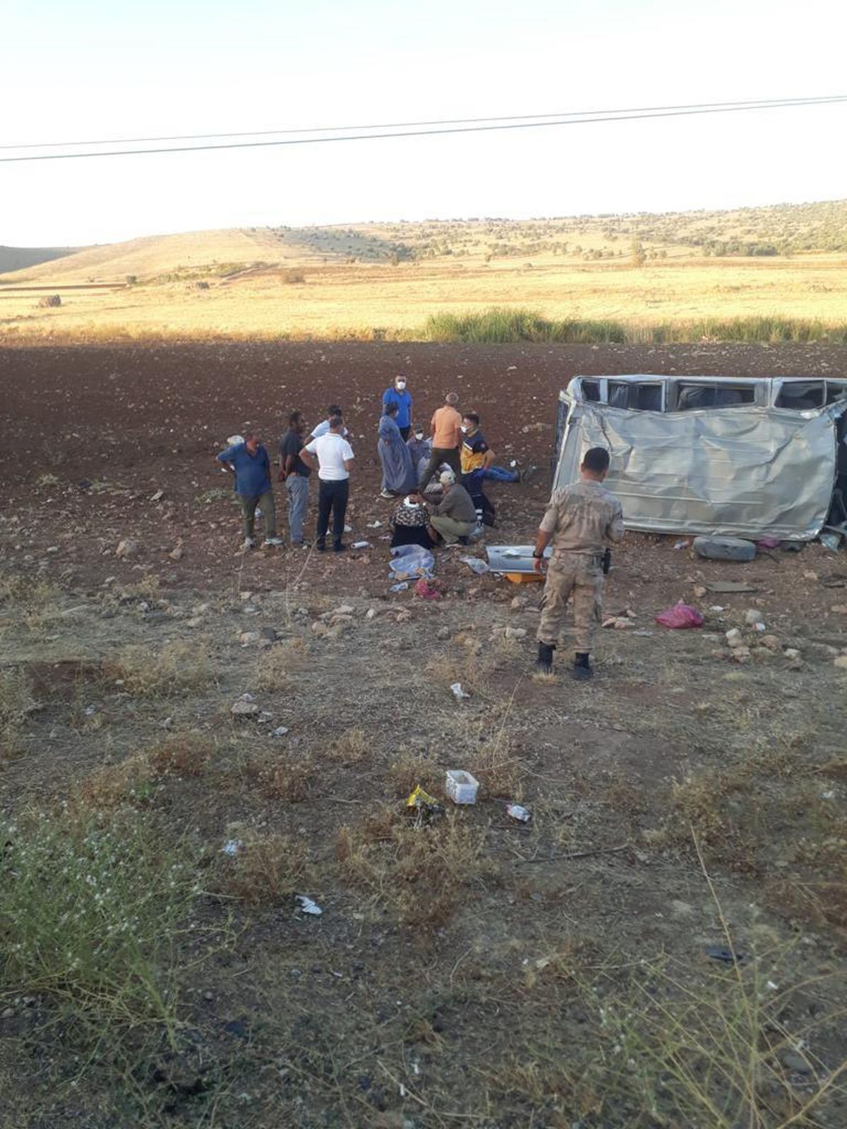 Mardin\'de minibüs şarampole devrildi 10 kişi yaralandı
