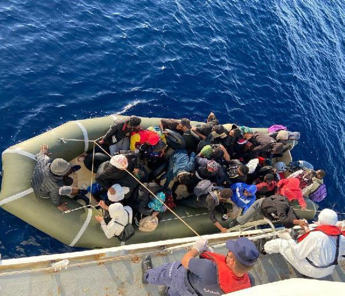 Marmaris açıklarında 46 kaçak göçmen kurtarıldı