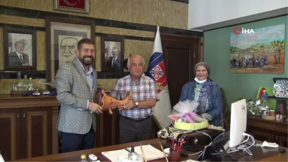 Meclis eski Başkanı Cemil Çiçek Sındırgı\'yı ziyaret etti