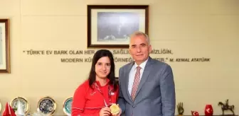 -Olimpiyat şampiyonundan Başkan Zolan'a ziyaret