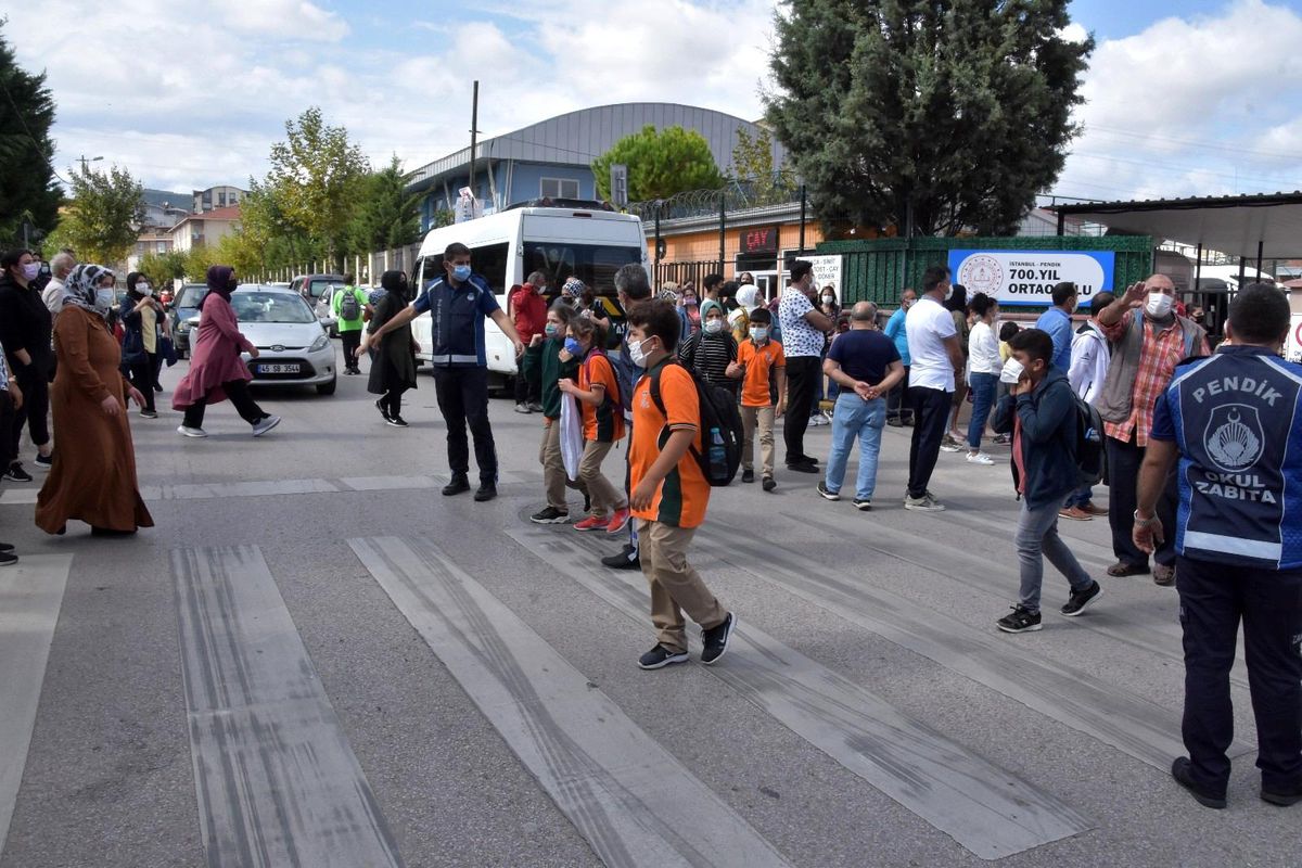 Pendik\'te Okul Zabıta Ekipleri görevde