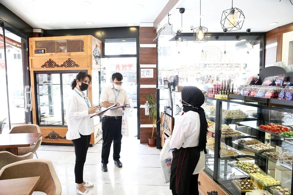 Sultangazi\'de vatandaşlar ziyaret edilerek talepleri dinleniyor