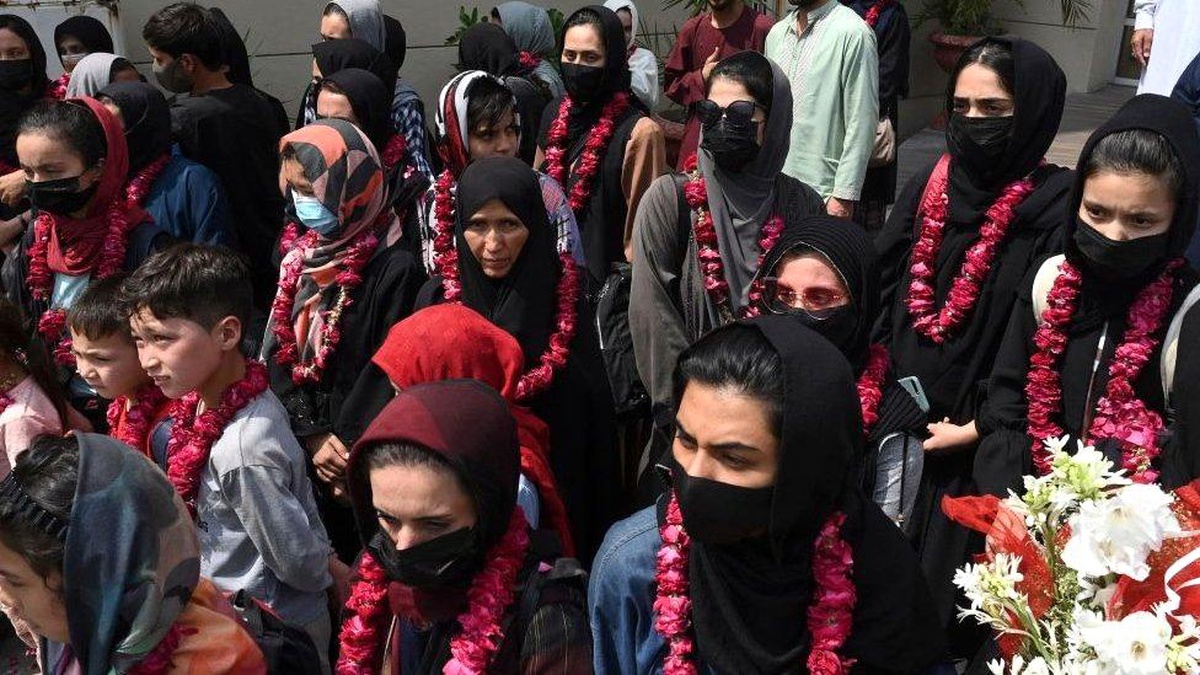 Taliban yönetiminden kaçan Afganistan Kadın Milli Futbol Takımı oyuncuları Pakistan\'a gitti