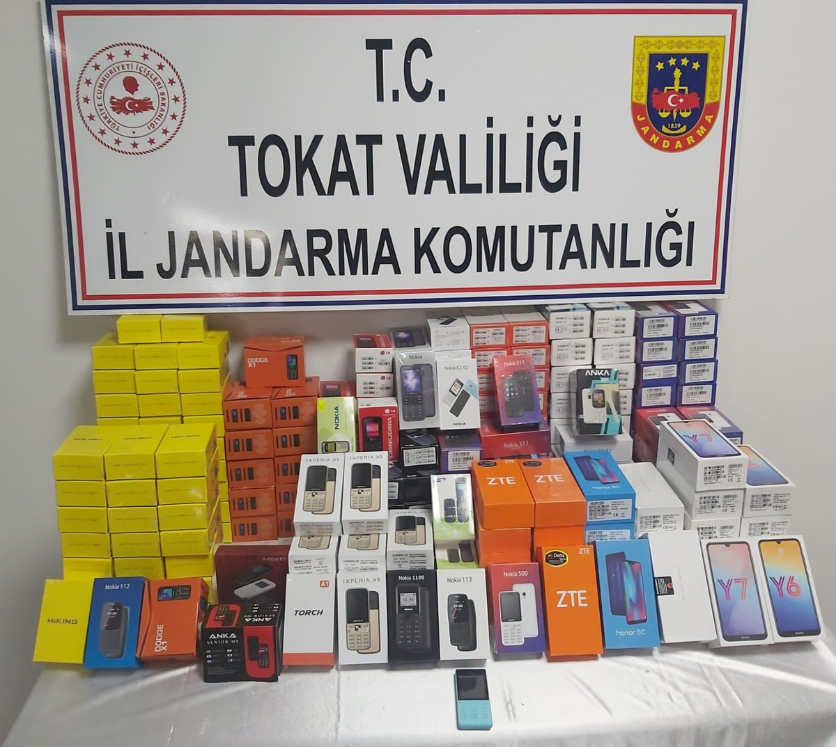 Tokat\'ta 247 kaçak cep telefonu ele geçirildi