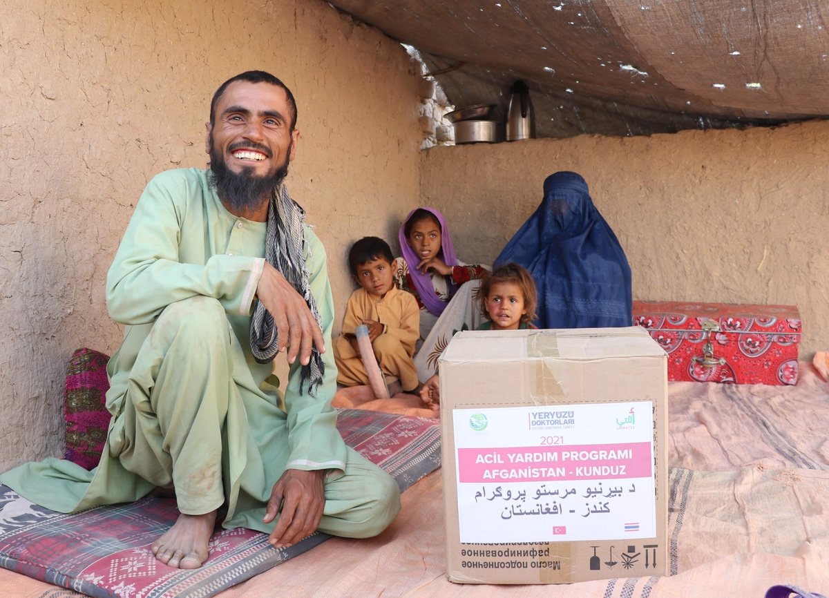 Yeryüzü Doktorları\'ndan Afganistan\'da 329 aileye gıda yardımı