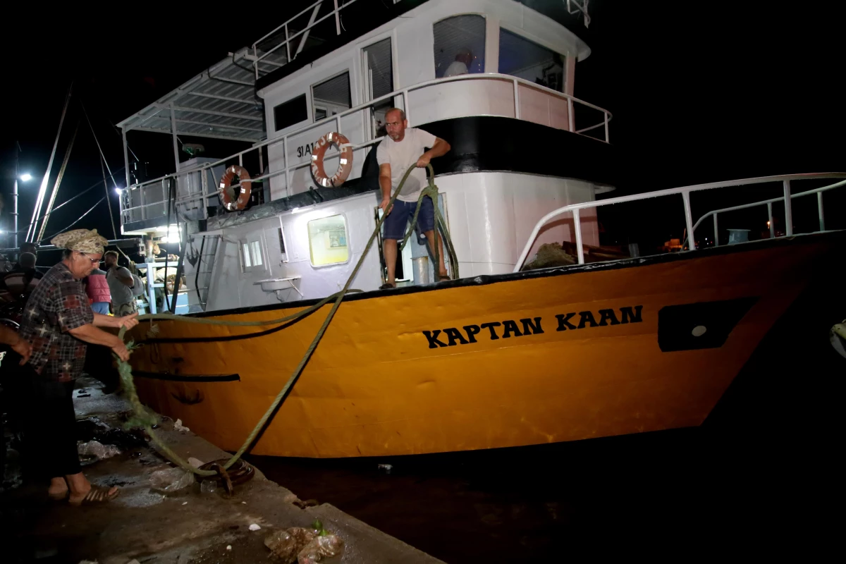 Balıkçılar av yasağının kalkmasıyla denize açıldı