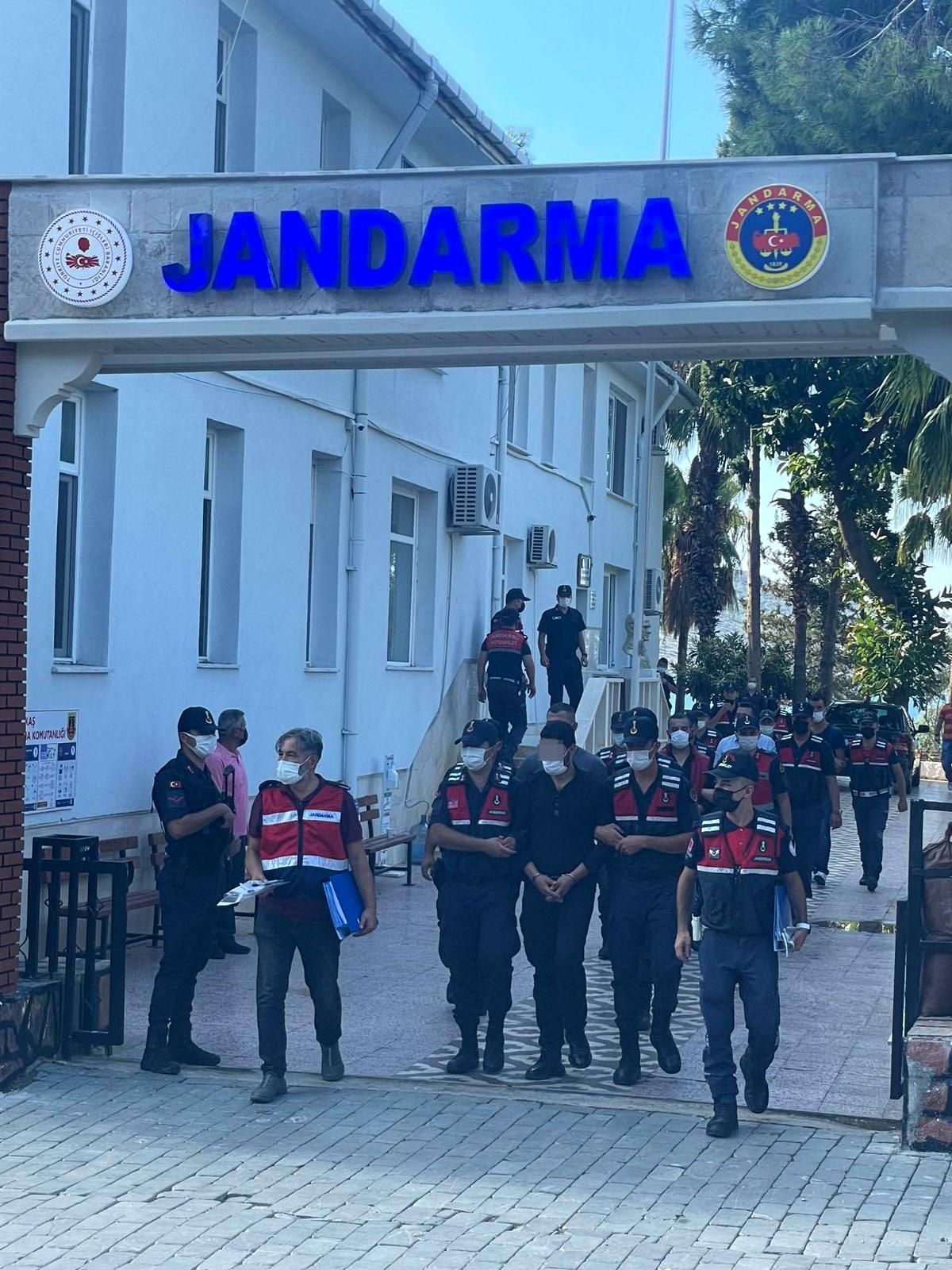 Son dakika haber | Antalya\'da bir yıl önceki silahlı saldırının şüphelisi 5 kişi Eskişehir\'de yakalandı