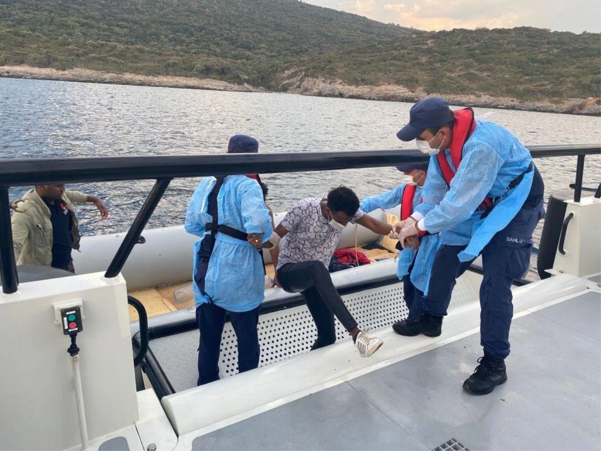 Aydın\'da Türk kara sularına geri itilen 19 düzensiz göçmen kurtarıldı
