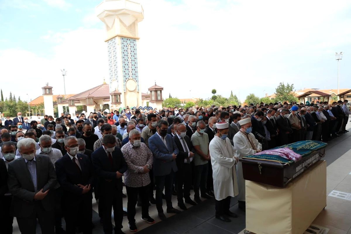 Başkan Zolan\'ın kayınvalidesi son yolculuğuna uğurlandı