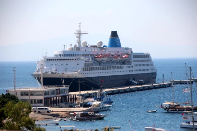 Bodrum'a 2 yıl aradan sonra kruvaziyer gemisi geldi