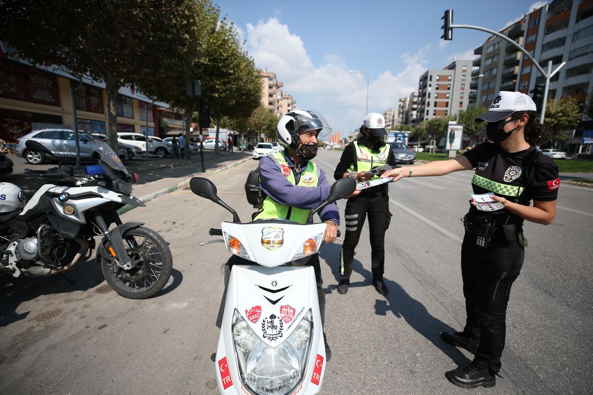 Bursa\'da polis ekipleri motosiklet sürücülerini denetledi