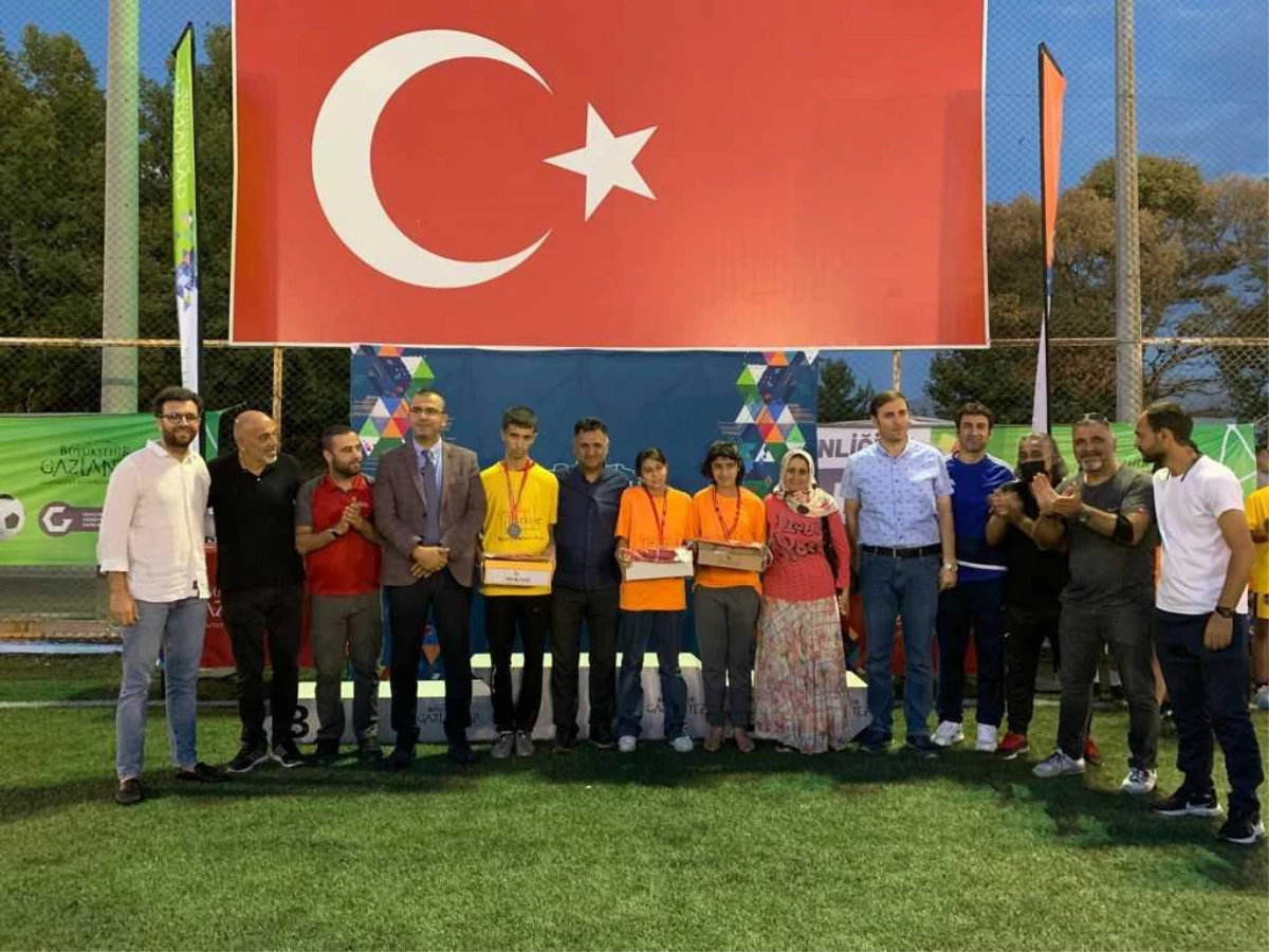 Büyükşehir Belediyesi gençlere yönelik futbol turnuvası düzenledi